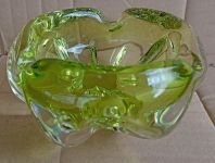 Popelník - zelené hutní sklo