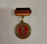 Odznak či vyznamenání - 10 jahre DDR
